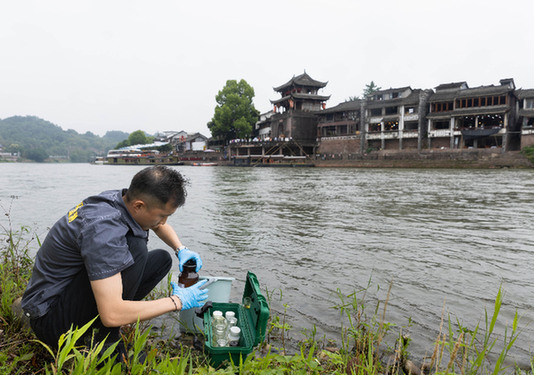 治污重拳高懸　排污隱患仍存——治理地下水污染亟須提高源頭防治能力